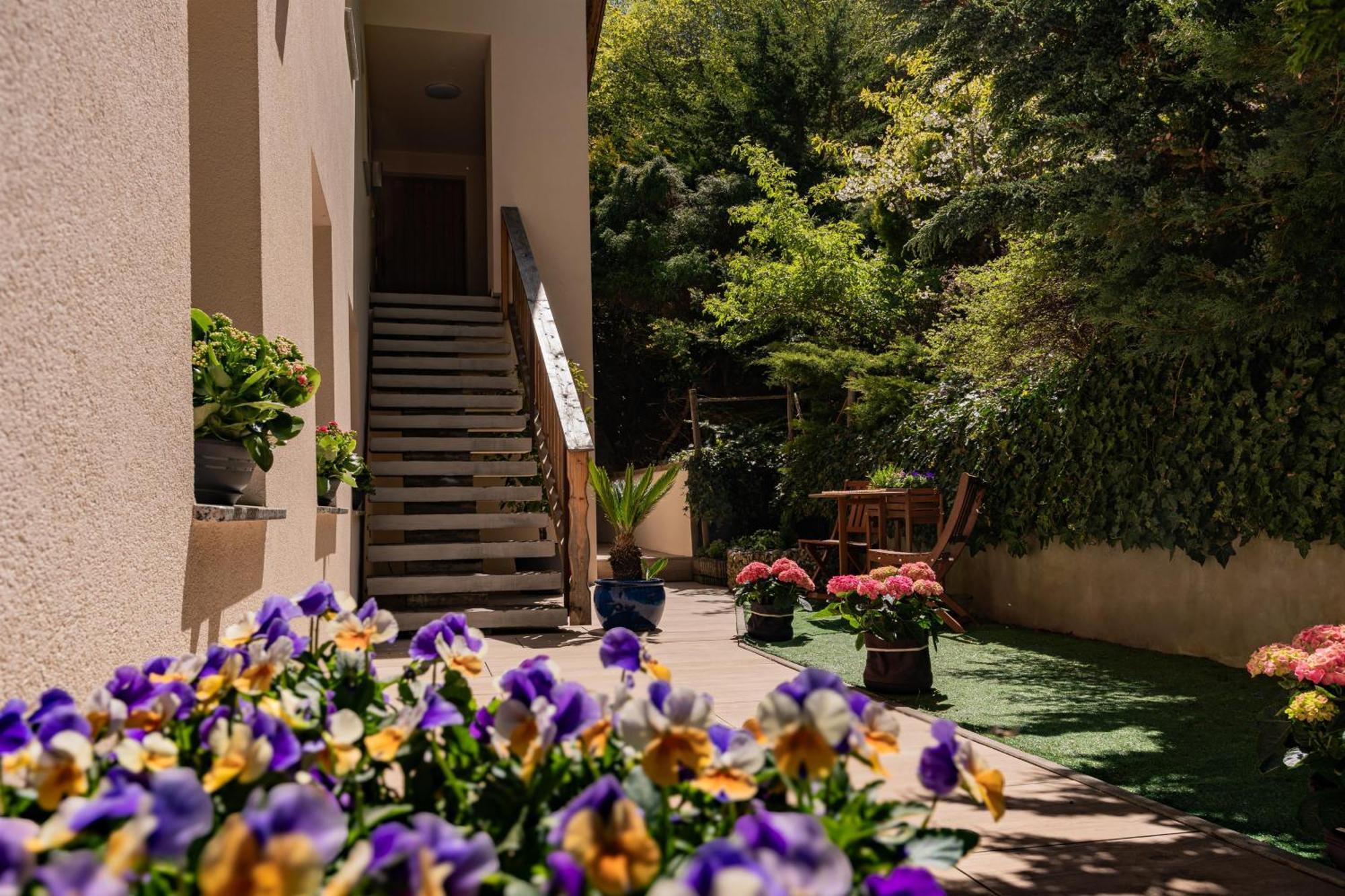 Living Flora Hotel Arzl im Pitztal Eksteriør billede